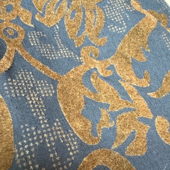 1 … LIKE NO OTHER Button down - Picture 12 of 13